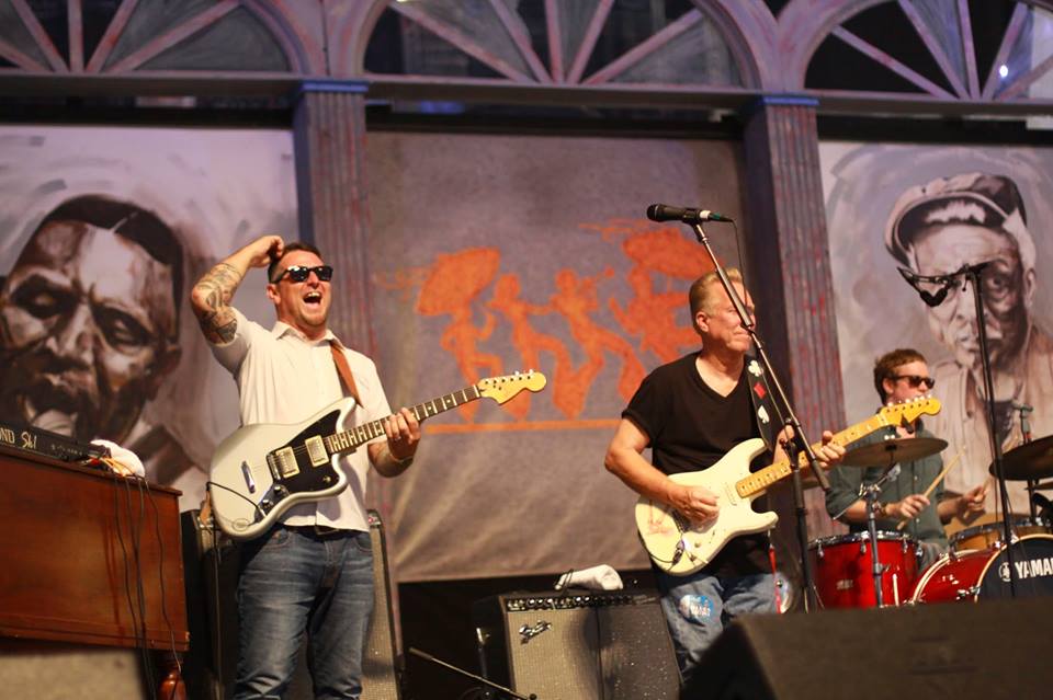 Eric Lindell is an American singer songwriter and multi-instrumentalist. He is originally from California but has lived in New Orleans for many years. Eric Lindell plays so-called blue-eyed soul and if you like Van Morrison chances are good that you'll also like Eric Lindell.
